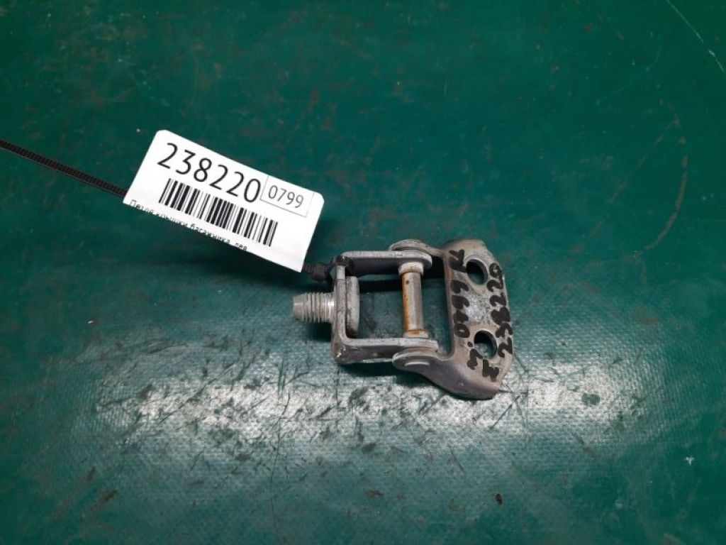 D350-62-210A | Петля крышки багажника лев. MAZDA 3 BK 03-08