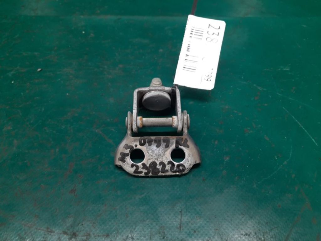 D350-62-210A | Петля крышки багажника лев. MAZDA 3 BK 03-08 - Фото 2