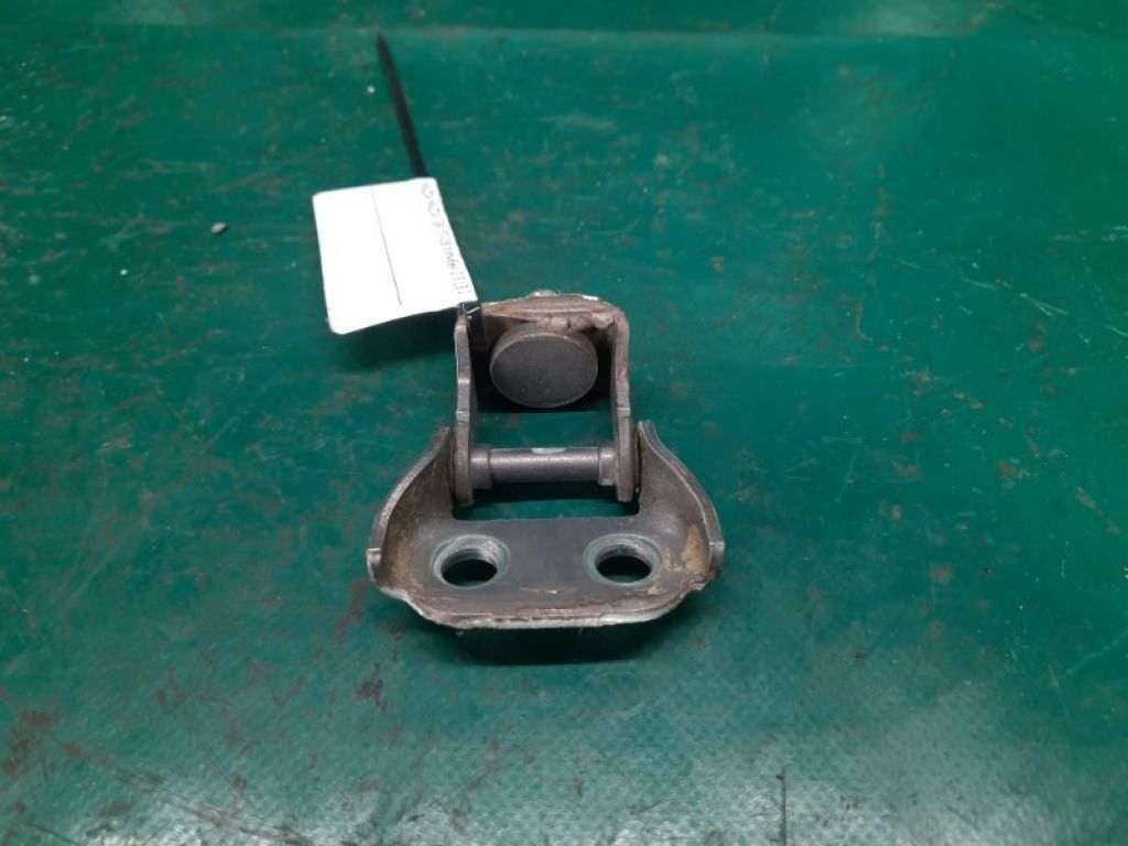 D350-62-210A | Петля крышки багажника лев. MAZDA 3 BK 03-08 - Фото 3