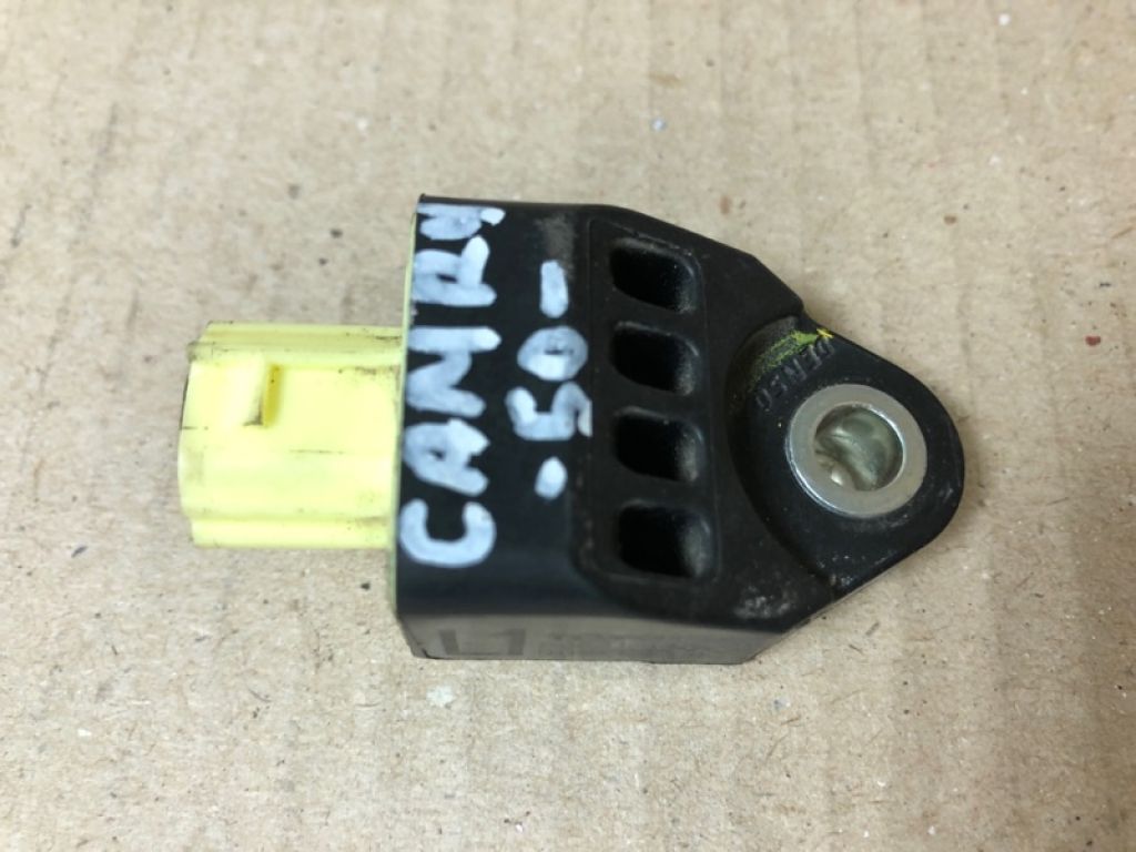 89831-0E020 | Датчик удара передн. прав. TOYOTA CAMRY 50 12-15