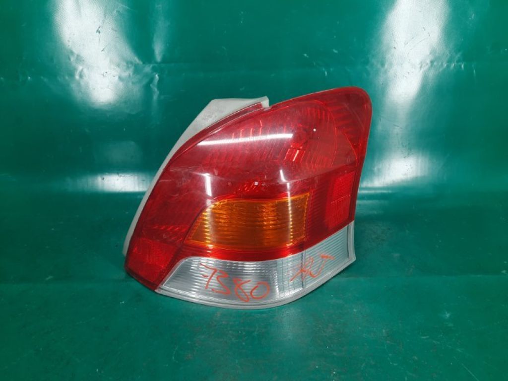 81551-52780 | Ліхтар зовнішній прав. TOYOTA YARIS 05–11