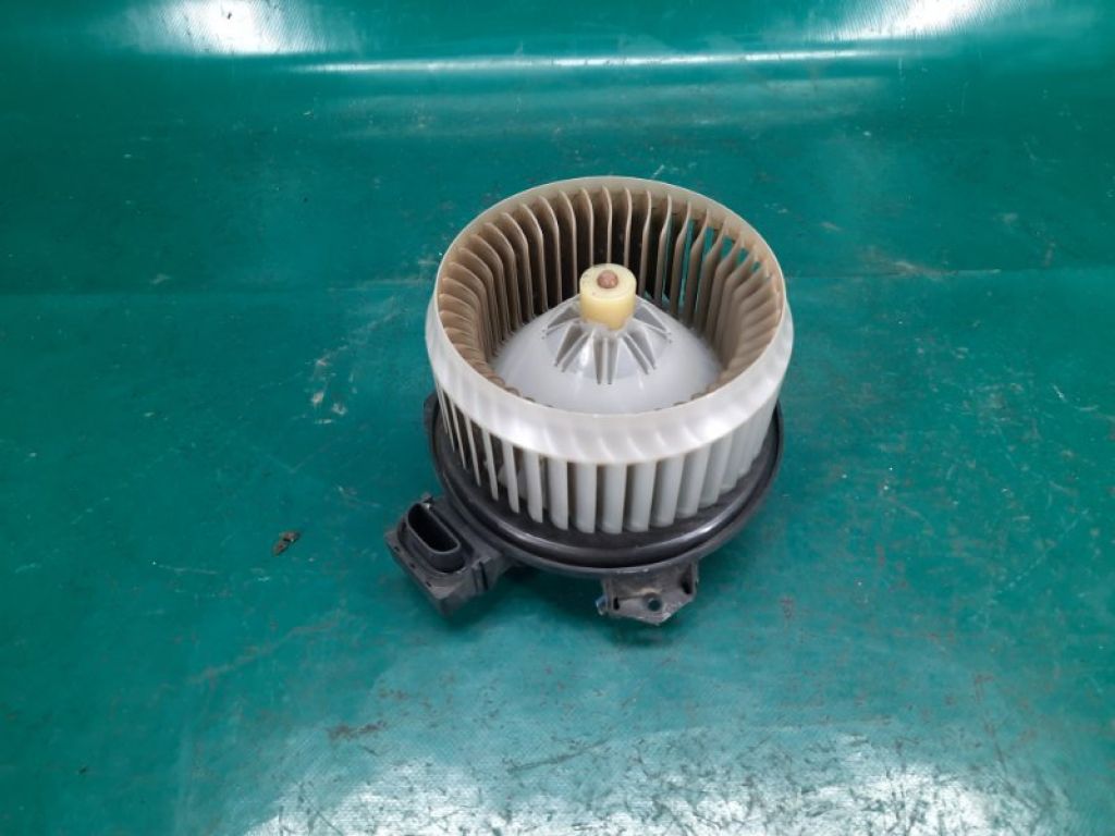 87103-52140 | Моторчик пічки TOYOTA YARIS 05–11