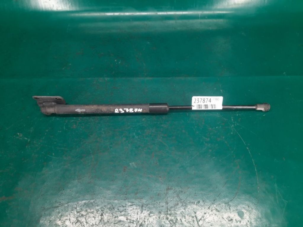 68950-0D022 | Амортизатор крышки багажника прав. TOYOTA YARIS 05–11