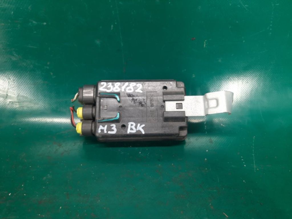 BN8P-67-SW0 | Блок электронный MAZDA 3 BK 03-08 - Фото 2