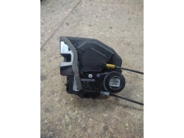Замок двері задн. лів. TOYOTA AURIS 06-12