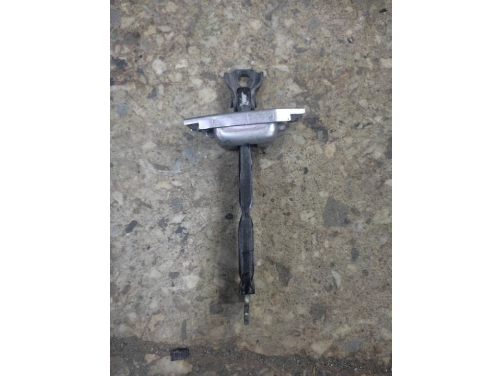 68630-12110 | Ограничитель двери задн. лев. TOYOTA AURIS 06-12