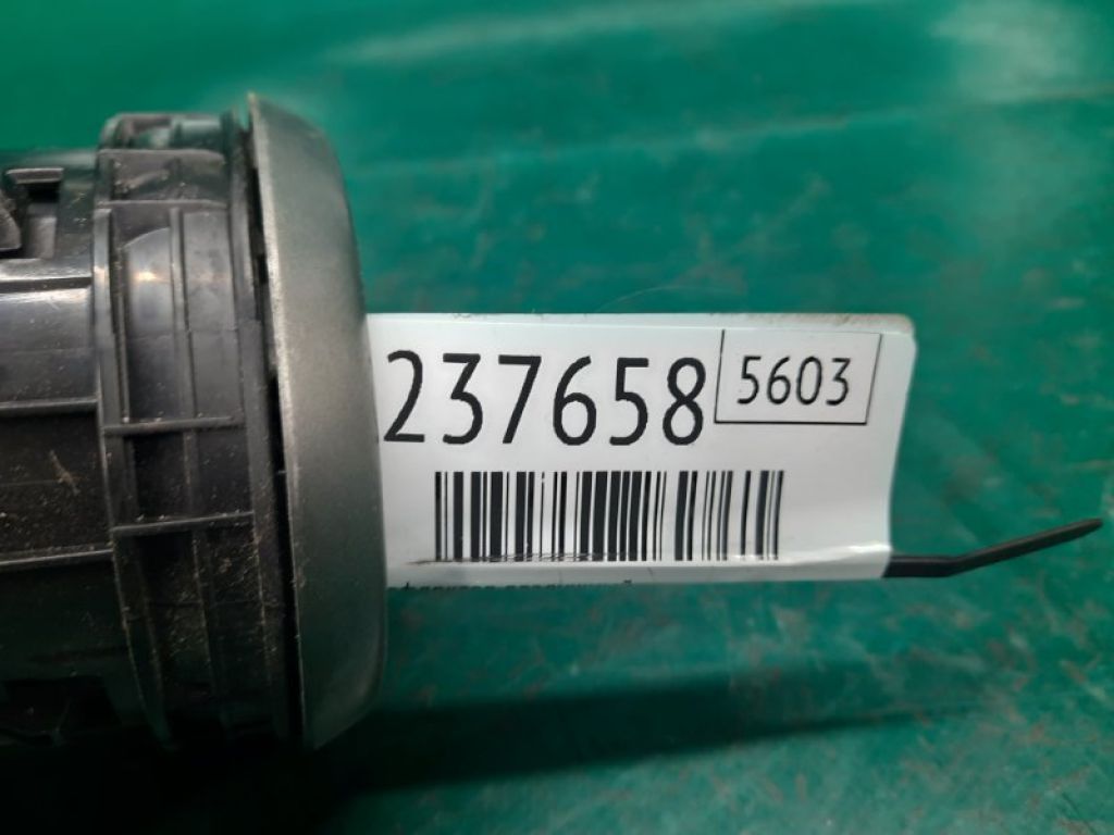 68760-JM02A | Дефлектор воздушный лев. NISSAN ROGUE 08-15 - Фото 2