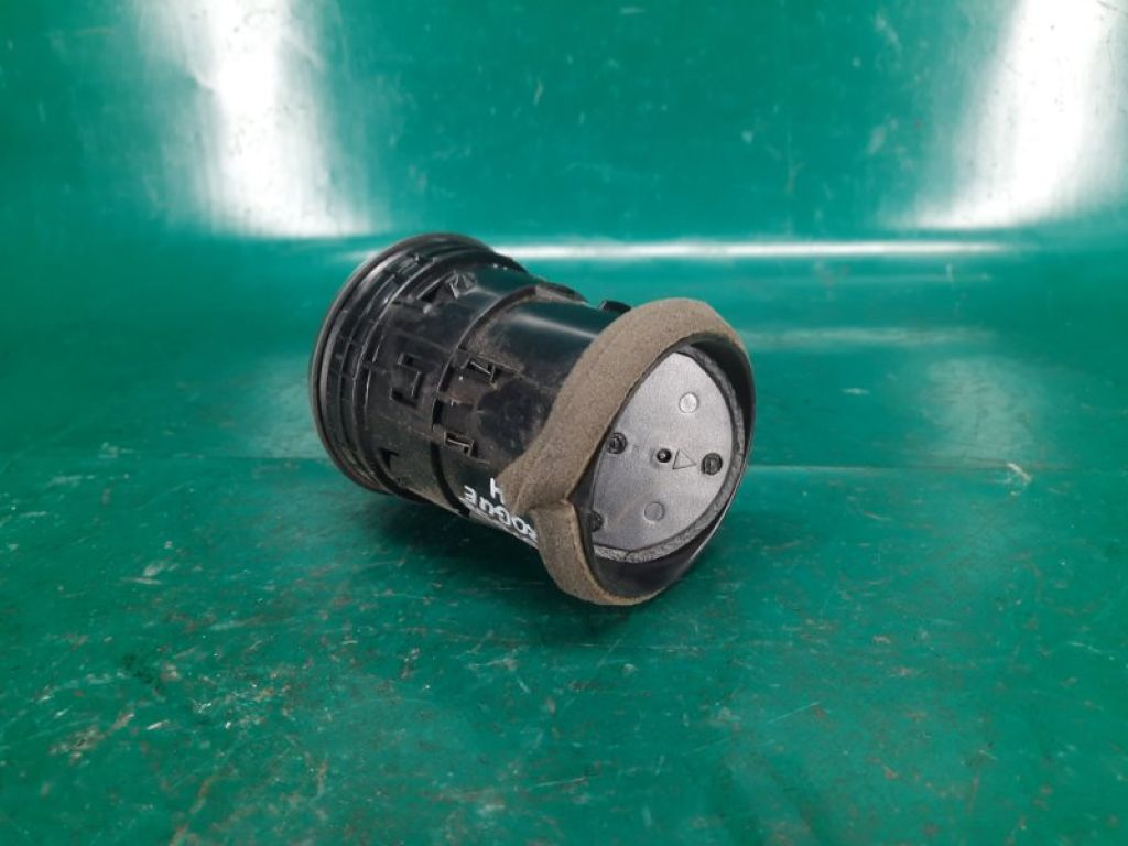 68760-JM02A | Дефлектор воздушный лев. NISSAN ROGUE 08-15 - Фото 4