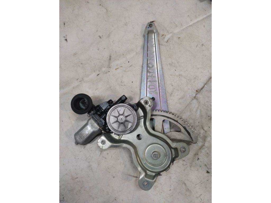 69803-06110 | Стеклоподъемник задн. прав. TOYOTA CAMRY 40 06-11