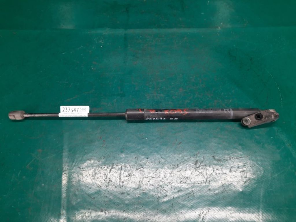 90450-1VK0B | Амортизатор крышки багажника задн. прав. NISSAN ROGUE 08-15