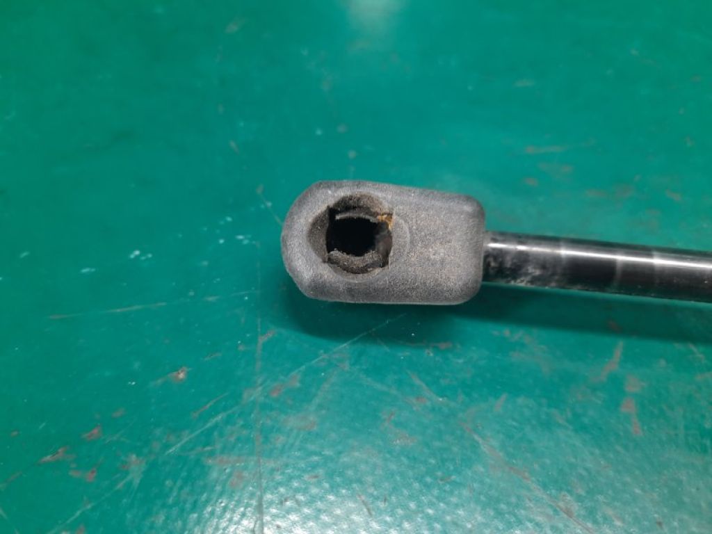 90450-1VK0B | Амортизатор крышки багажника задн. прав. NISSAN ROGUE 08-15 - Фото 4