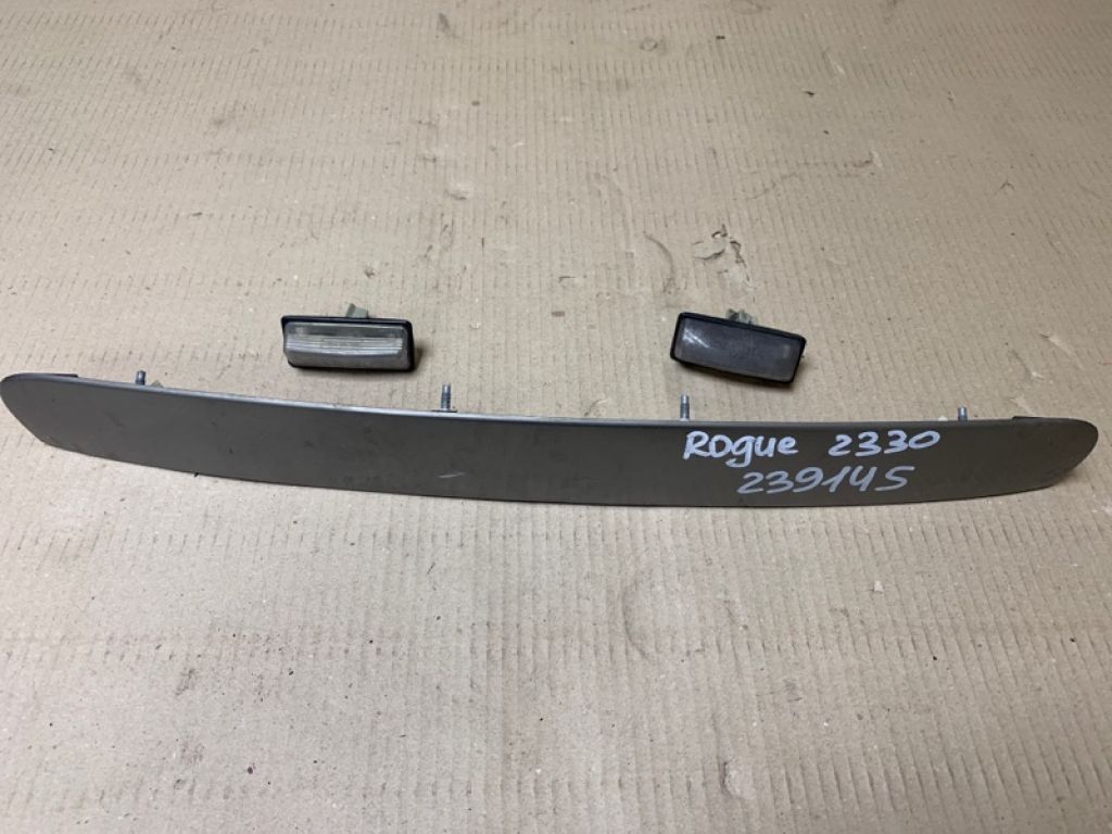 84810-JM00C | Панель подсветки номера NISSAN ROGUE 08-15
