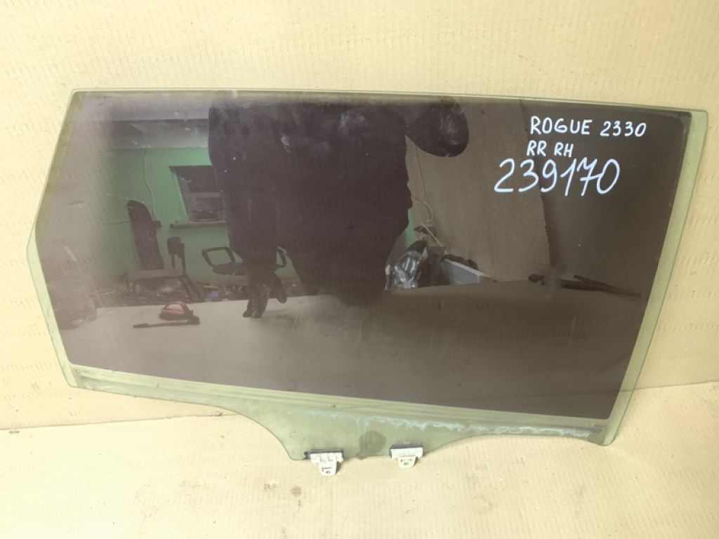 82300-JM00A | Стекло двери задн. прав. NISSAN ROGUE 08-15