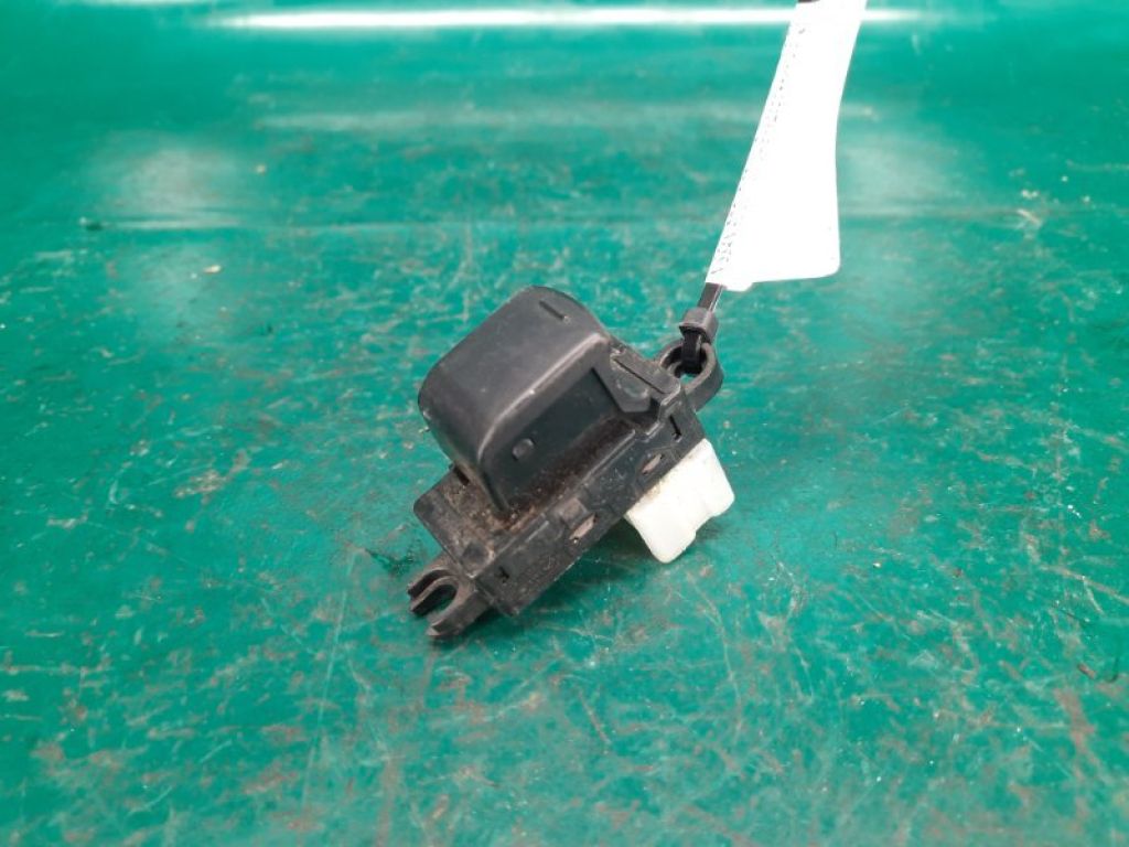 25411-1VX0A | Кнопка стеклоподъемника задн. прав. NISSAN ROGUE 08-15