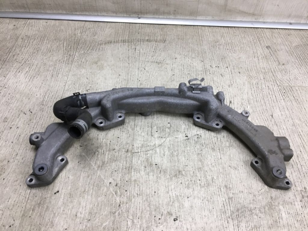 948 106 061 04 | Патрубок системы охлаждения PORSCHE CAYENNE 10-18