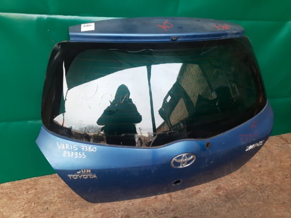 67005-52750 | Кришка багажника TOYOTA YARIS 05–11 - Фото 3