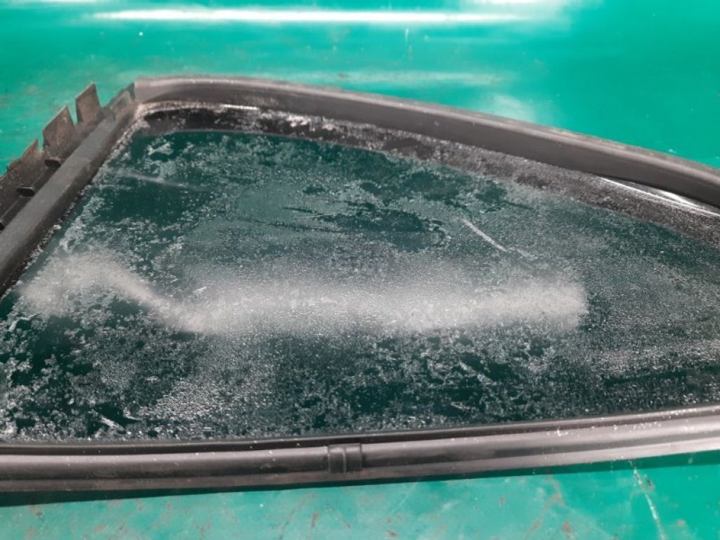 68124-52130 | Стекло двери глухое задн. лев. TOYOTA YARIS 05–11 - Фото 4