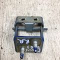 CP9Z-5842900-A | Петля кришки багажника прав. FORD FOCUS 10-18 - Прев'ю 2