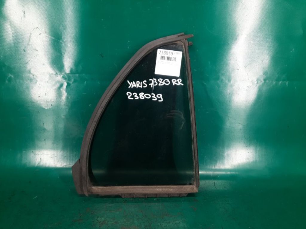 68123-52130 | Скло дверей глухе задн. прав. TOYOTA YARIS 05–11