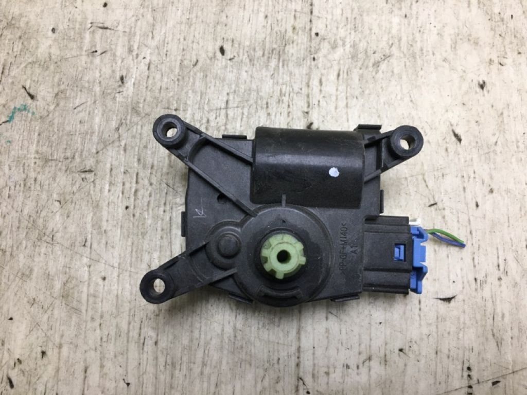 CV6Z-18731-A | Моторчик заслонки печки FORD FOCUS 10-18