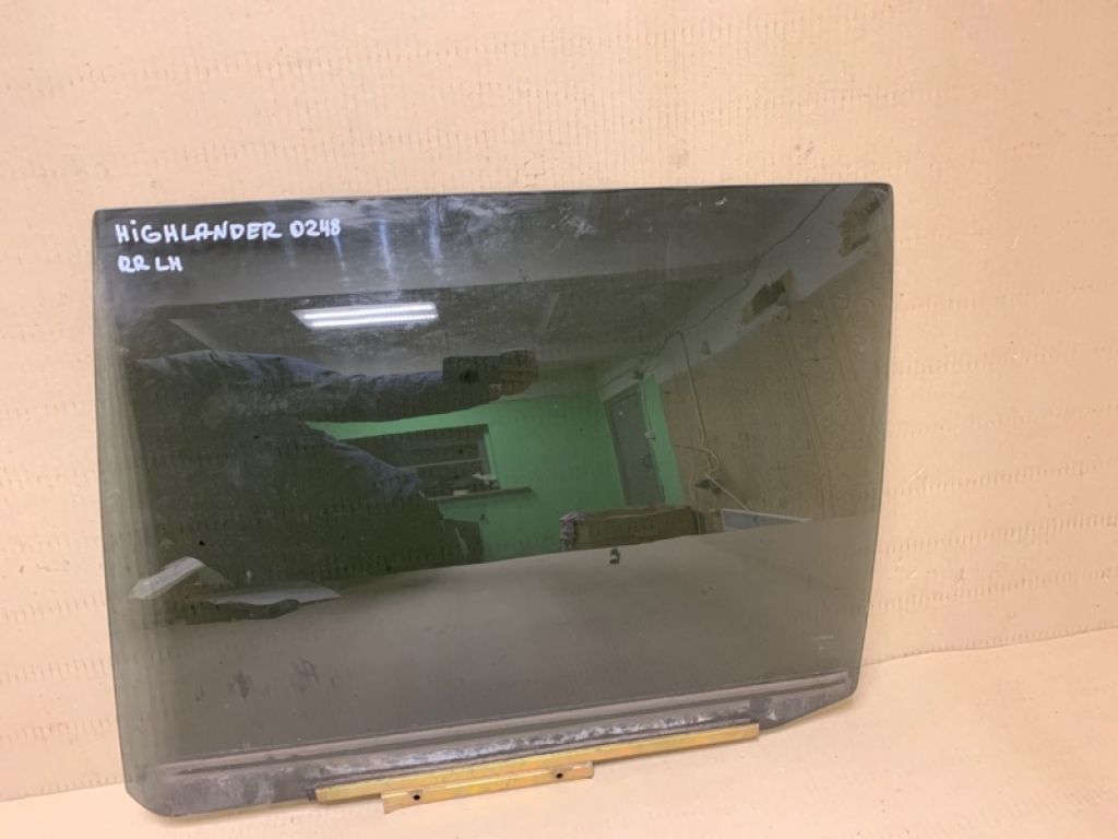 68114-48070 | Стекло двери задн. лев. TOYOTA HIGHLANDER 01-07