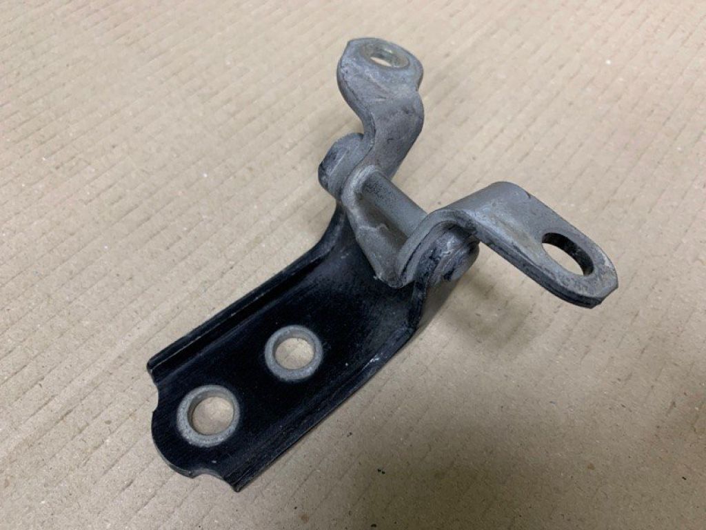 68770-60030 | Петля двери нижняя задн. прав. TOYOTA HIGHLANDER 01-07 - Фото 3