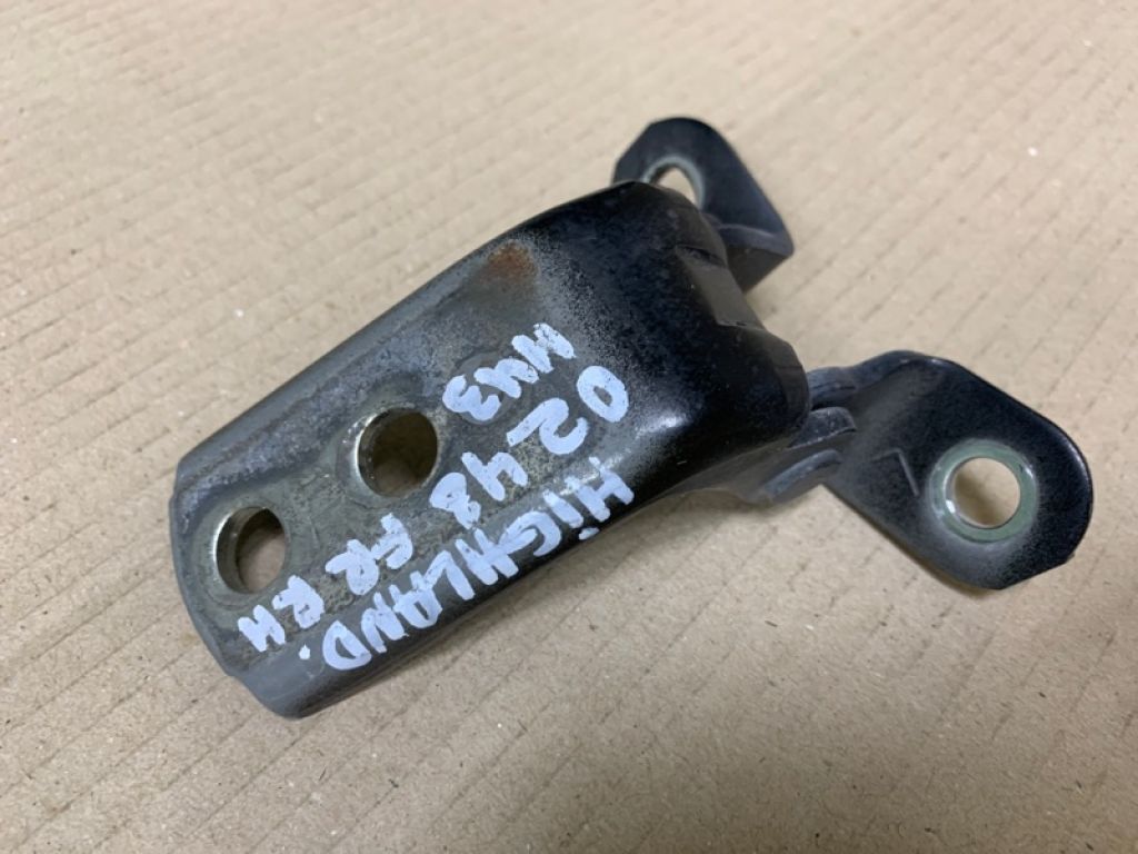 68720-12150 | Петля двери нижняя передн. прав. TOYOTA HIGHLANDER 01-07