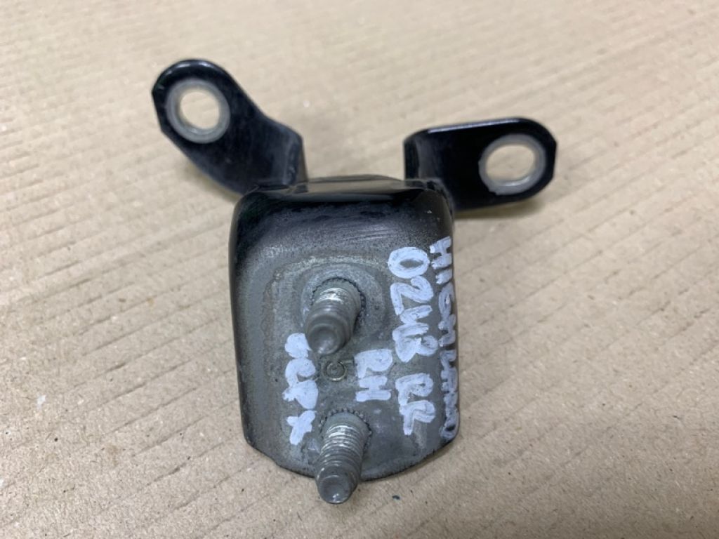 68750-48010 | Петля двери верхняя задн. прав. TOYOTA HIGHLANDER 01-07