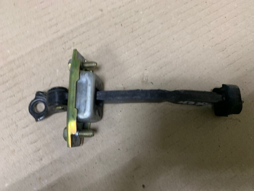 68630-48020 | Ограничитель двери задн. прав. TOYOTA HIGHLANDER 01-07 - Фото 3