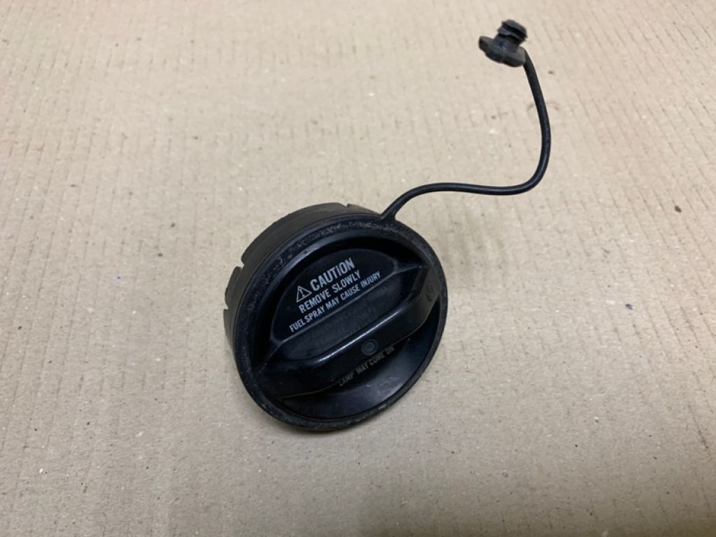 77300-50010 | Крышка топливного бака TOYOTA HIGHLANDER 01-07