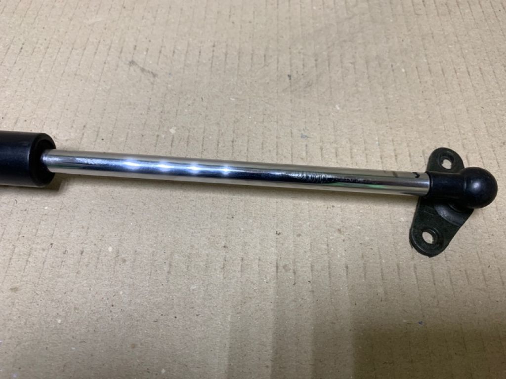 68960-49025 | Амортизатор крышки багажника лев. TOYOTA HIGHLANDER 01-07 - Фото 4