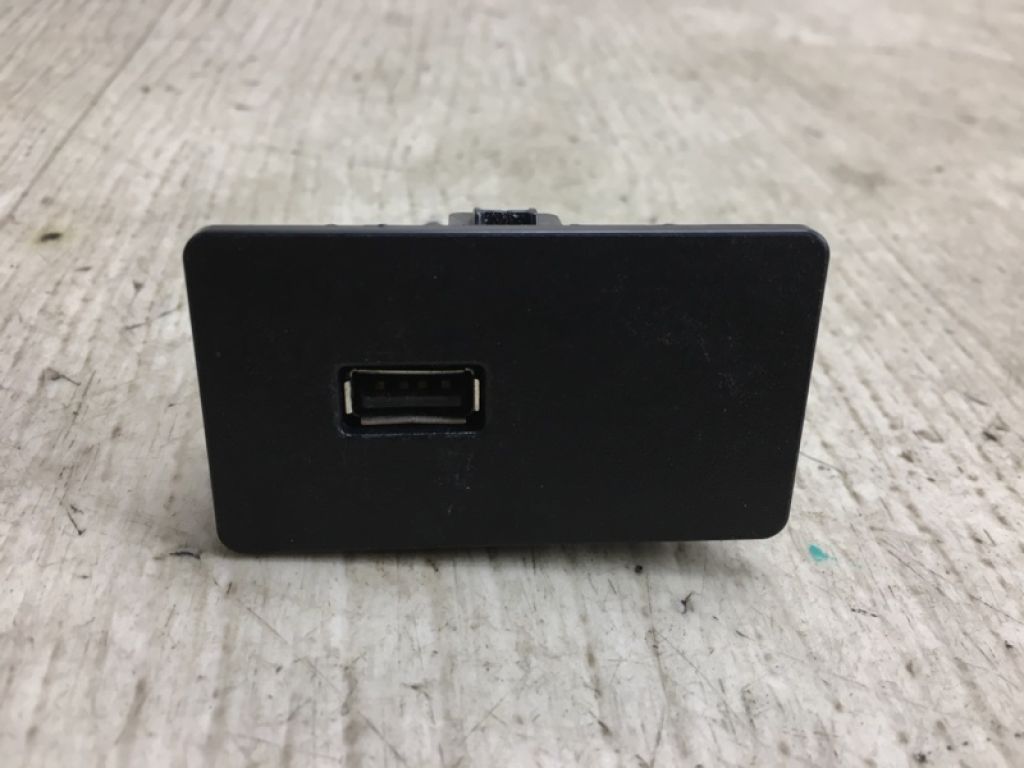 F1EB-A045N67 | USB адаптер FORD FOCUS 10-18