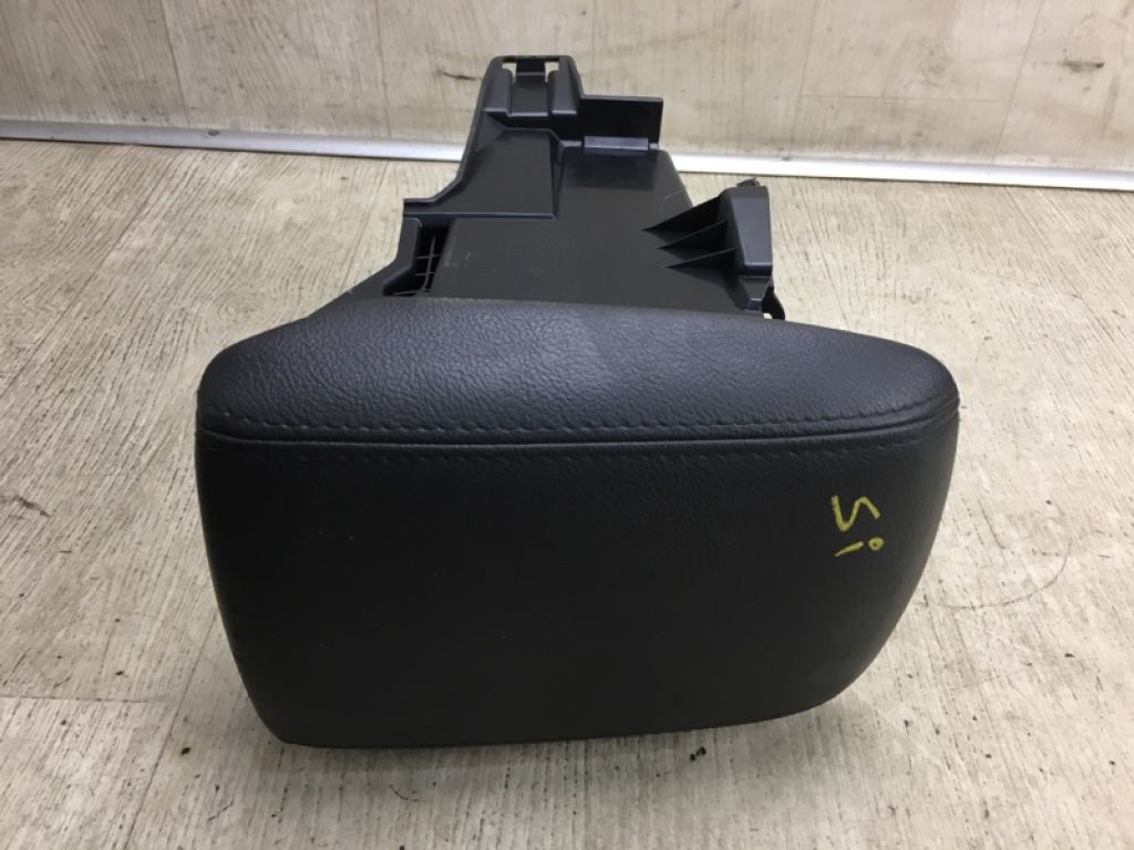 F1EZ-5806024-CB | Подлокотник FORD FOCUS 10-18