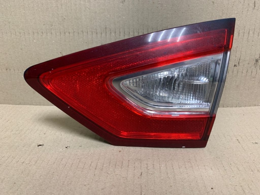 DS7Z-13404-A | Ліхтар внутрішній прав. FORD FUSION 14-
