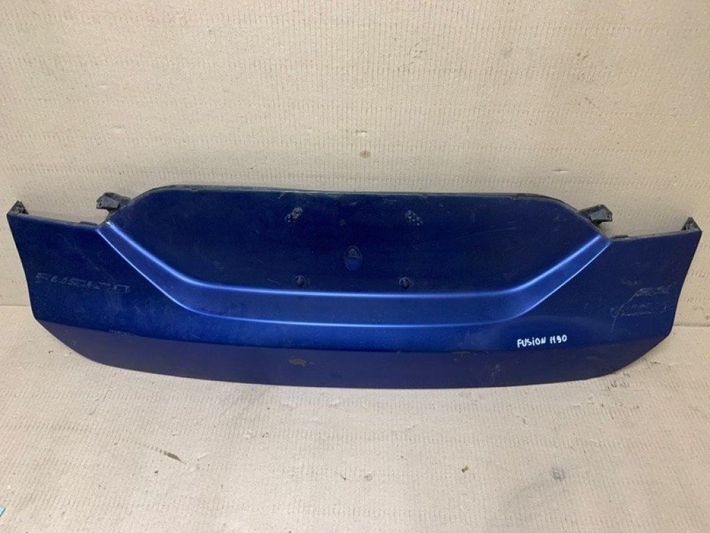 DS7Z-54423A42-A | Накладка крышки багажника FORD FUSION 14- - Фото 2