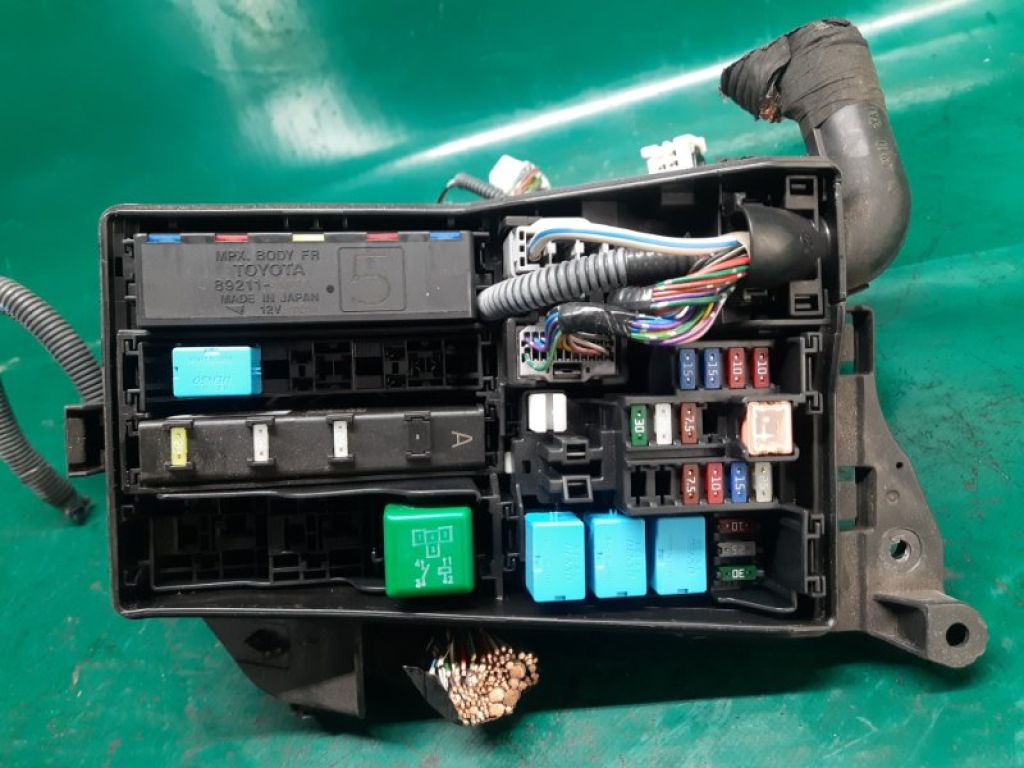 82666-30730 | Блок предохранителей моторный отсек LEXUS GS350 GS300 05-11