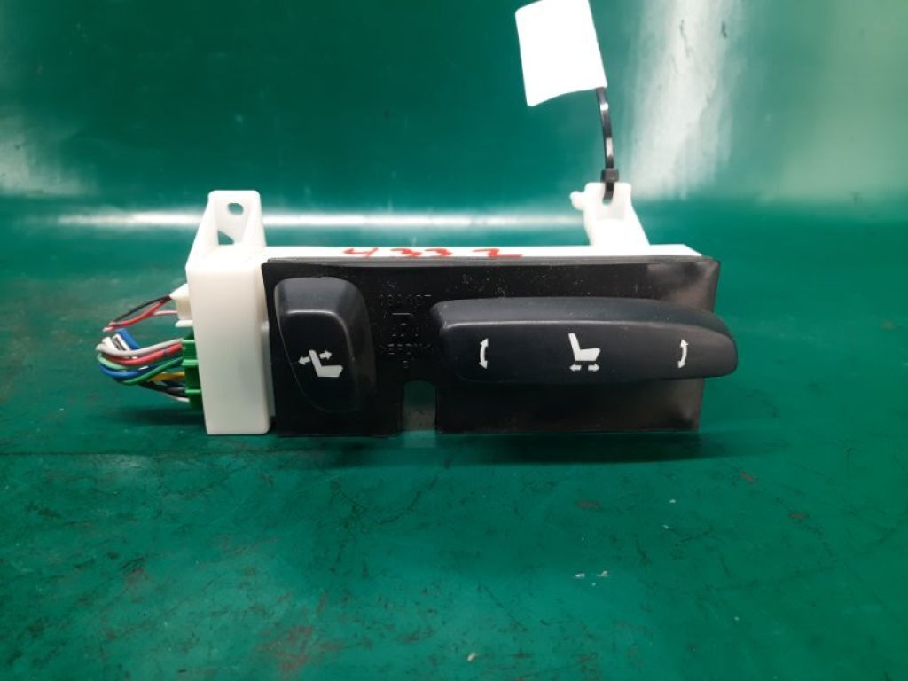 84070-53070 | Кнопка регулювання сидіння передн. прав. LEXUS GS350 GS300 05-11