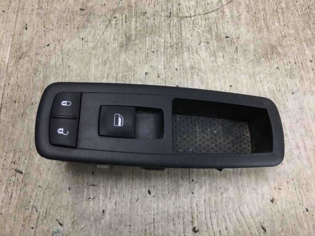 56046554AD | Кнопка стеклоподъемника передн. прав. DODGE DART 12-16