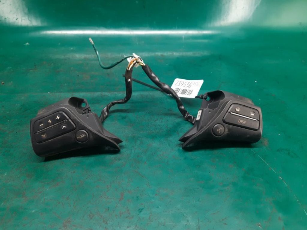 84250-30080-C0 | Кнопки руля LEXUS GS350 GS300 05-11