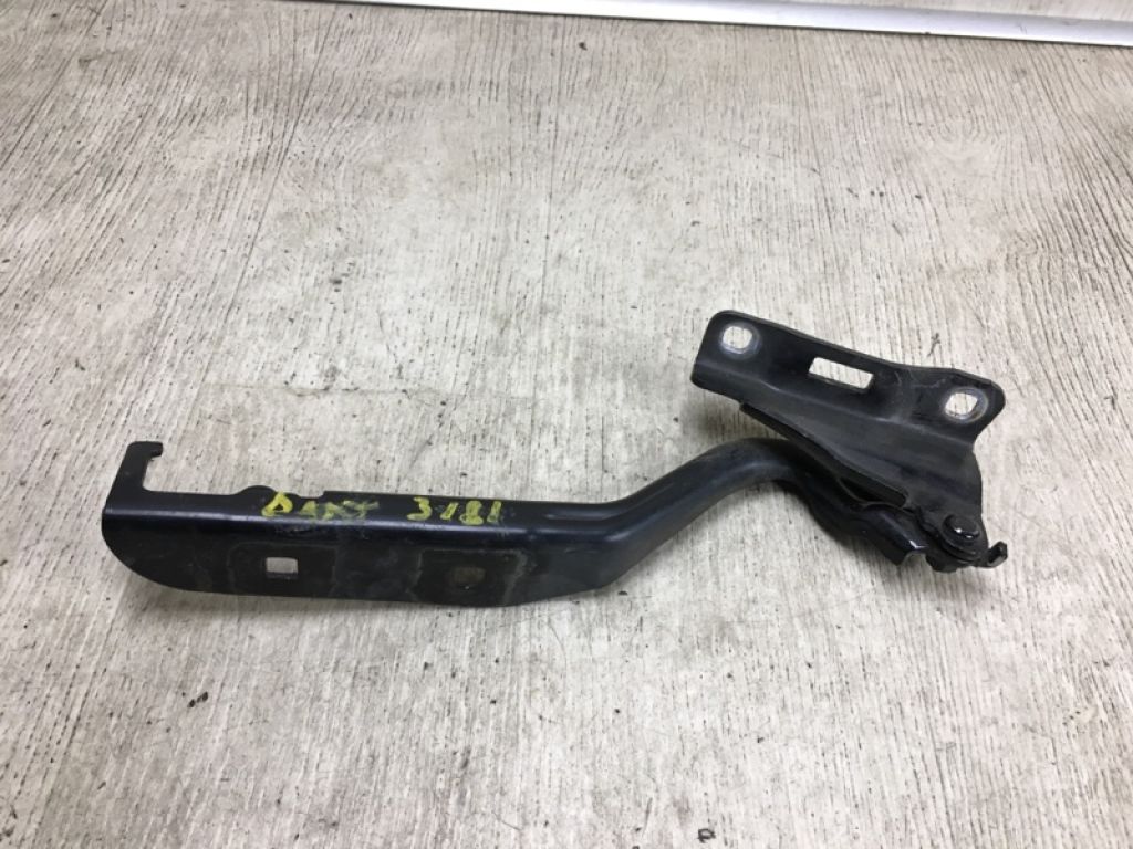 68082130AA | Петля капоту прав. DODGE DART 12-16