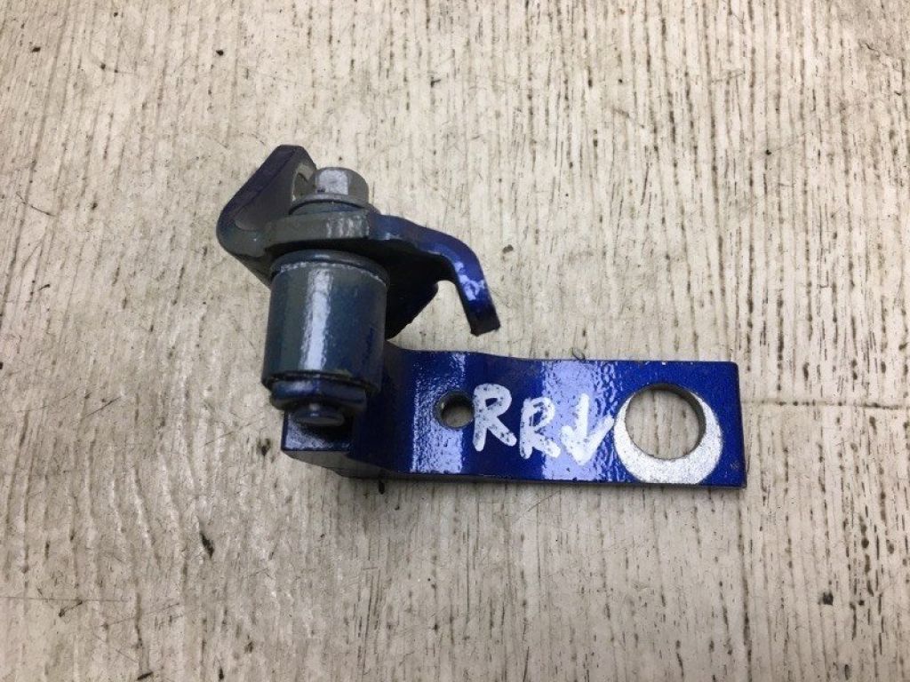 AM5Z-5826802-A | Петля двери нижняя задн. прав. FORD FOCUS 10-18