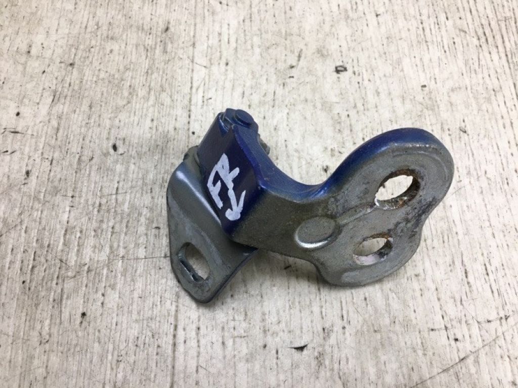 CP9Z-5422810-A | Петля двери нижняя передн. прав. FORD FOCUS 10-18