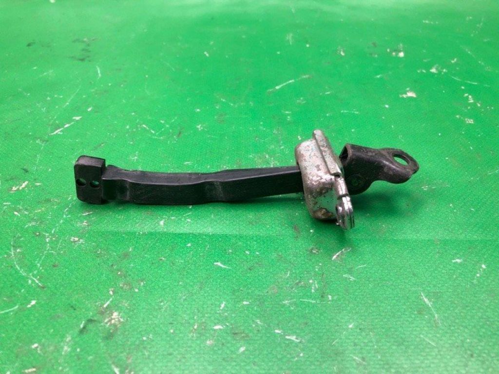 79490-1M000 | Ограничитель двери задн. прав. KIA FORTE/CERATO TD 08-13