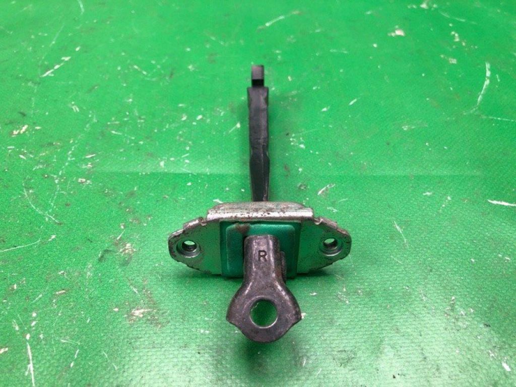 79490-1M000 | Ограничитель двери задн. прав. KIA FORTE/CERATO TD 08-13 - Фото 2