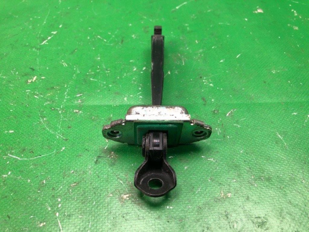 79490-1M000 | Ограничитель двери задн. прав. KIA FORTE/CERATO TD 08-13 - Фото 3