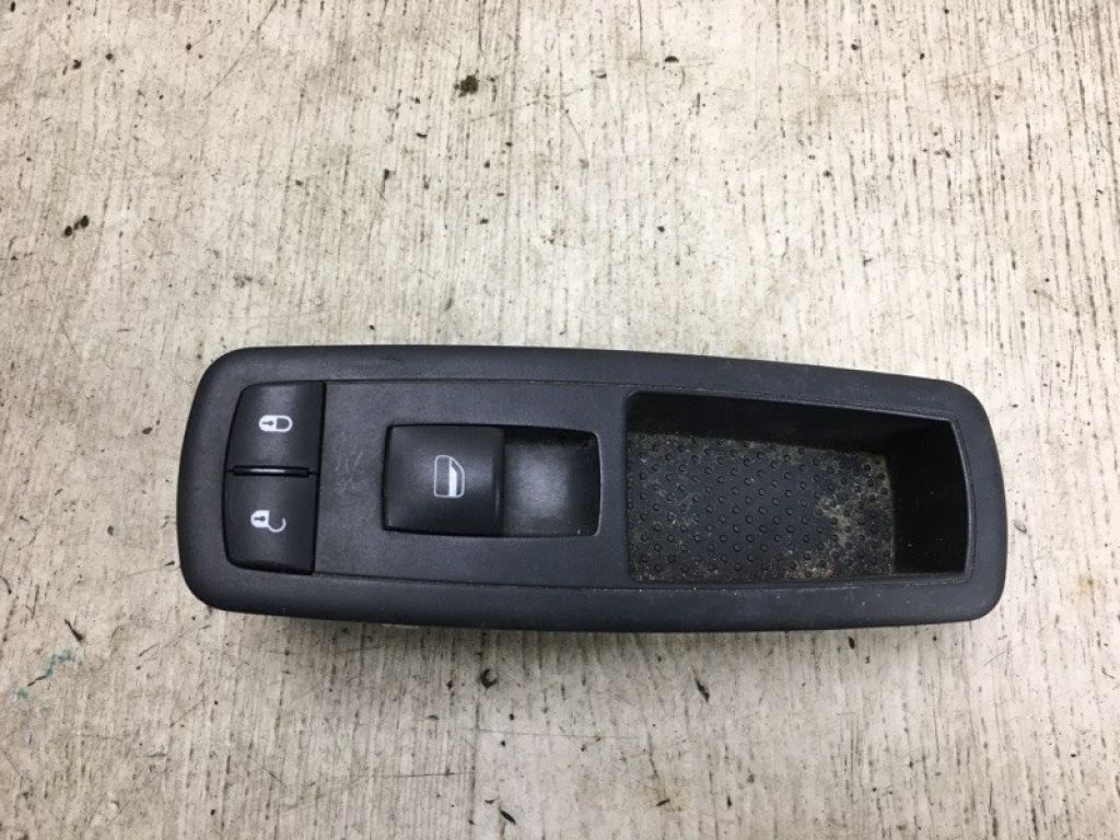 68084002AA | Кнопка склопідіймача передн. прав. DODGE JOURNEY 08-20