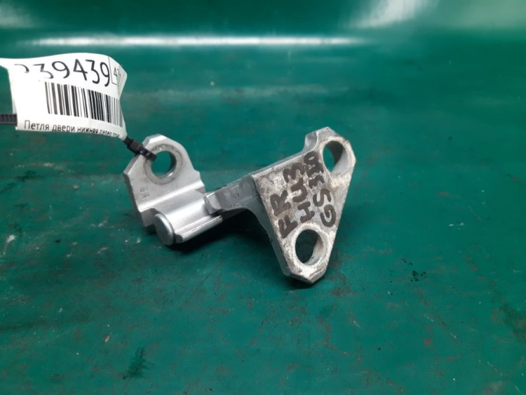 68730-30180 | Петля двери нижняя передн. прав. LEXUS GS350 GS300 05-11