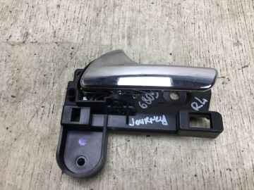 Ручка дверей внутрішня задн. лів. DODGE JOURNEY 08-20