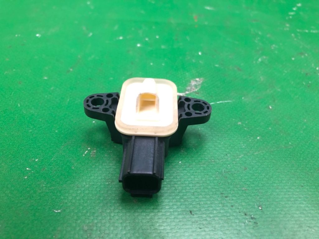 CP9Z-14B345-A | Датчик удара передн. FORD FOCUS 10-18 - Фото 2