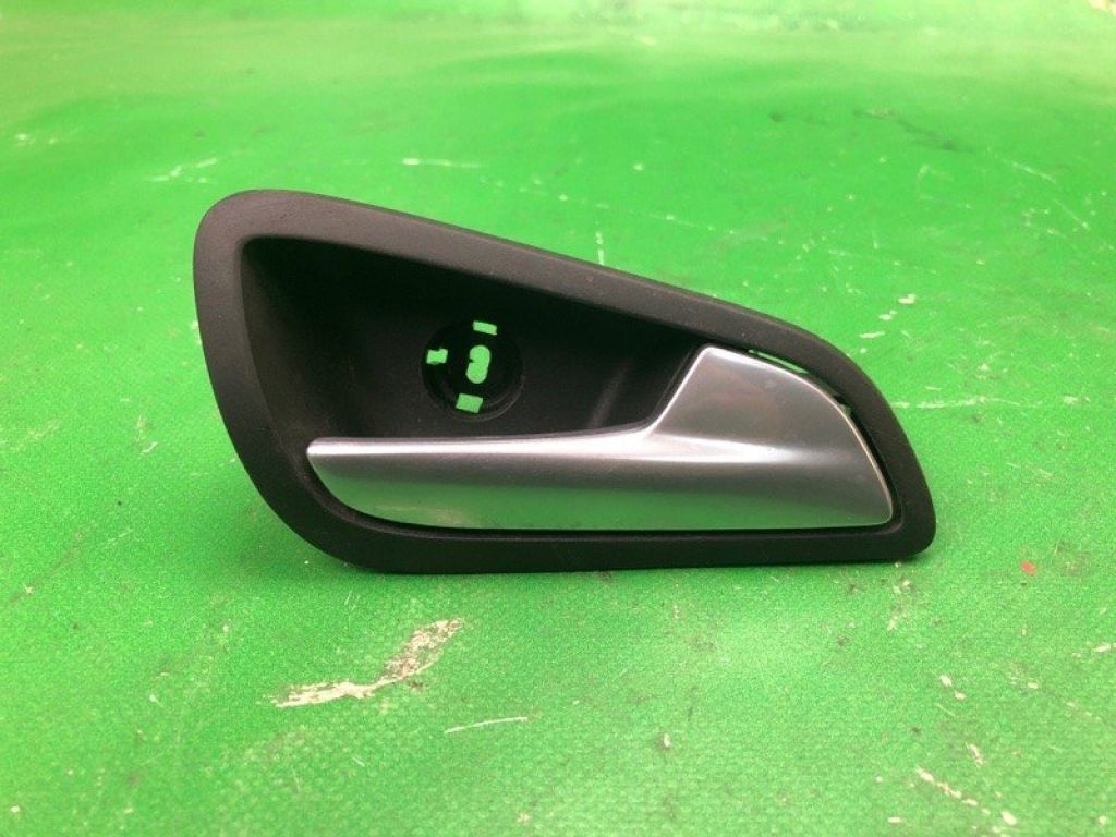 CV6Z-5422600-DA | Ручка дверей внутрішня прав. FORD FOCUS 10-18